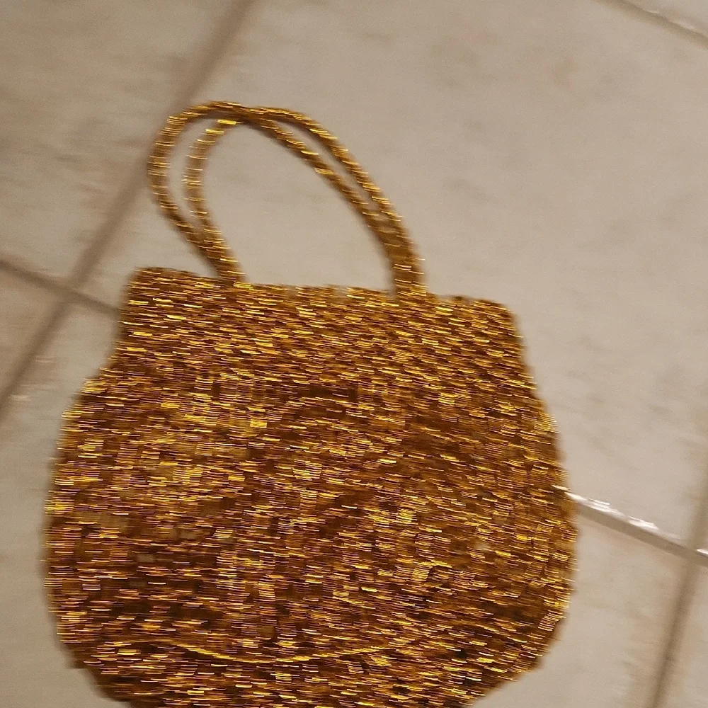Elegant Gold Woven Women's Bag - Picture 13 of 17